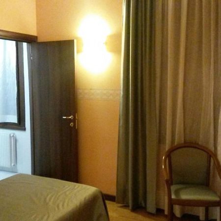 Albergo Ristorante Flora Vittorio Veneto Zimmer foto