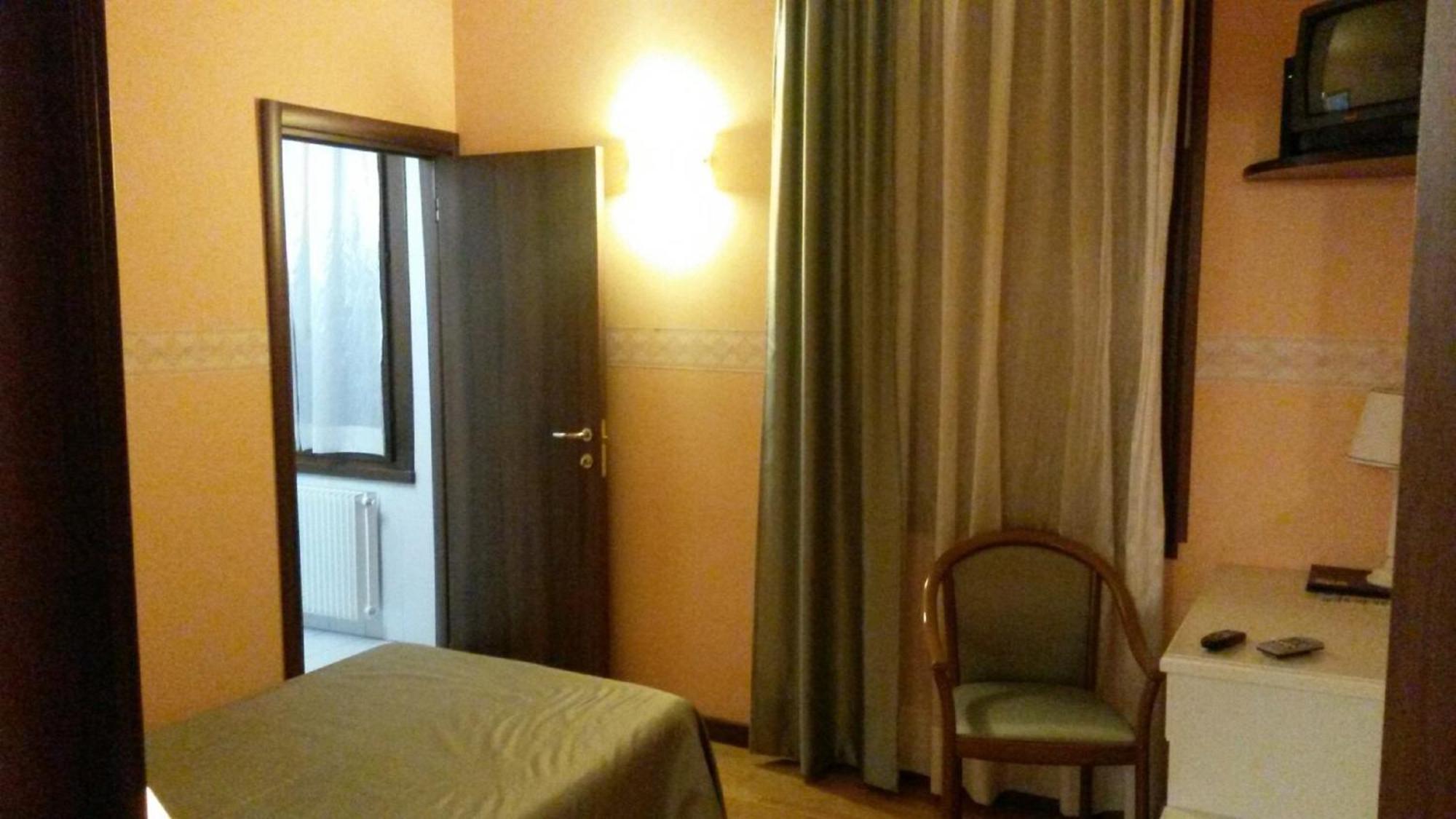 Albergo Ristorante Flora Vittorio Veneto Zimmer foto