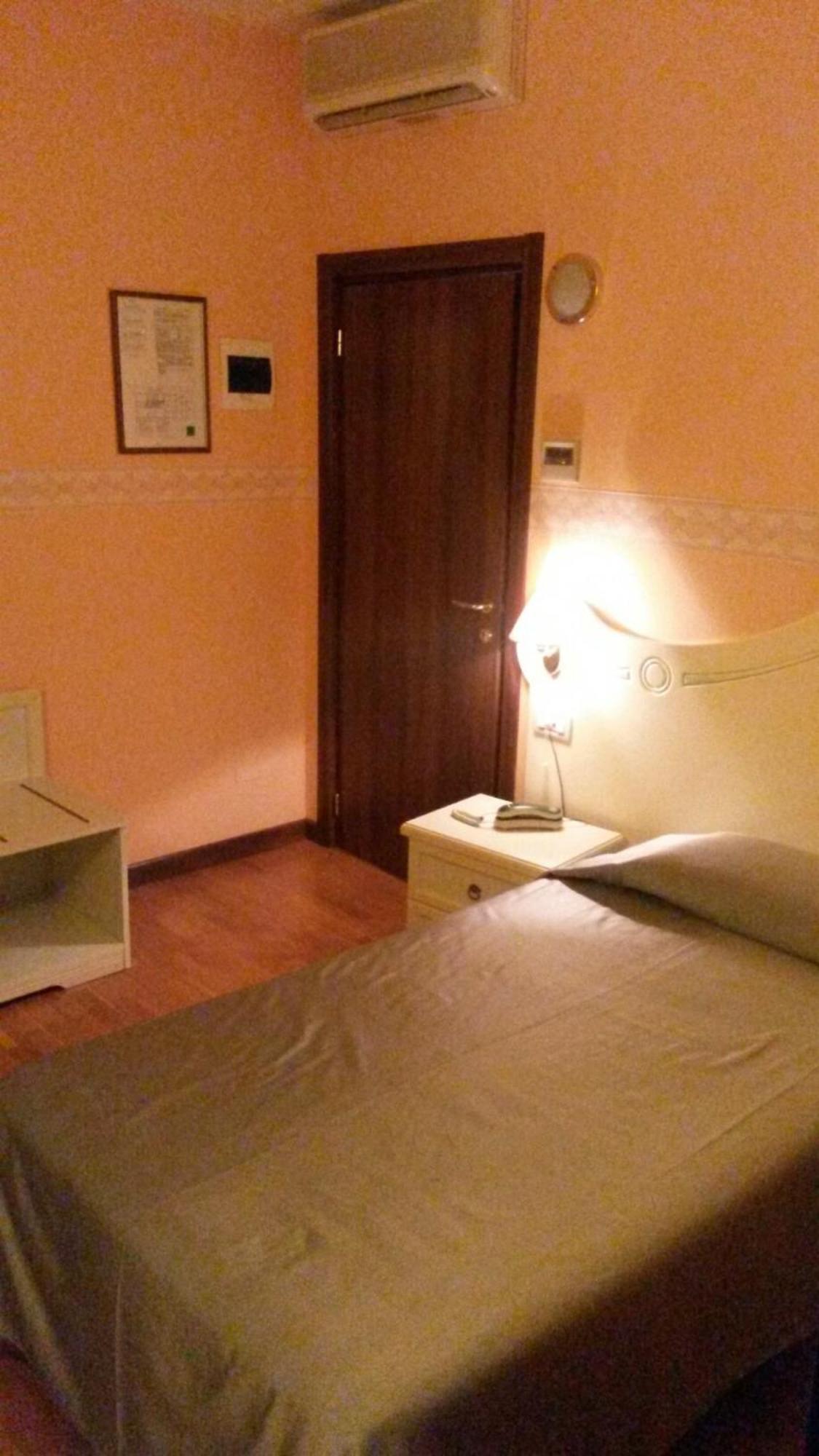 Albergo Ristorante Flora Vittorio Veneto Zimmer foto