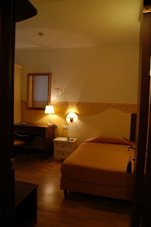 Albergo Ristorante Flora Vittorio Veneto Zimmer foto