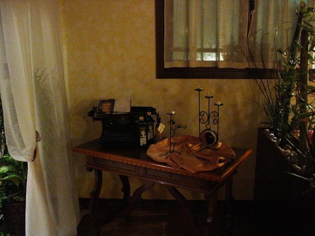 Albergo Ristorante Flora Vittorio Veneto Exterior foto
