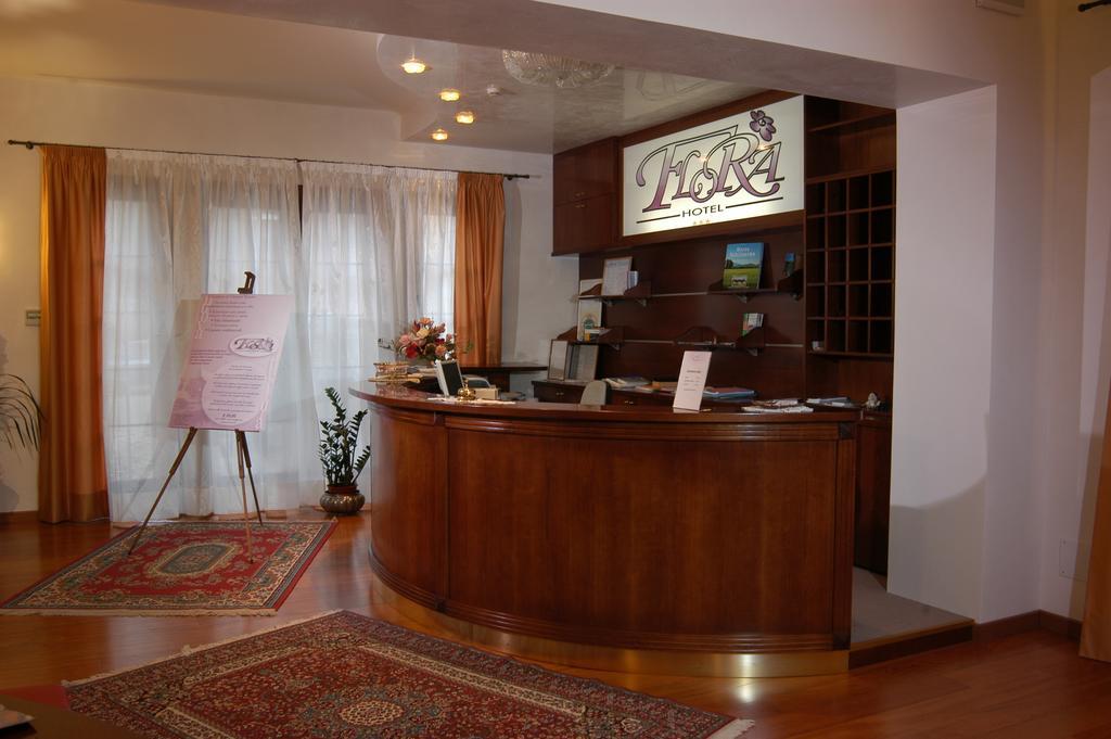Albergo Ristorante Flora Vittorio Veneto Exterior foto