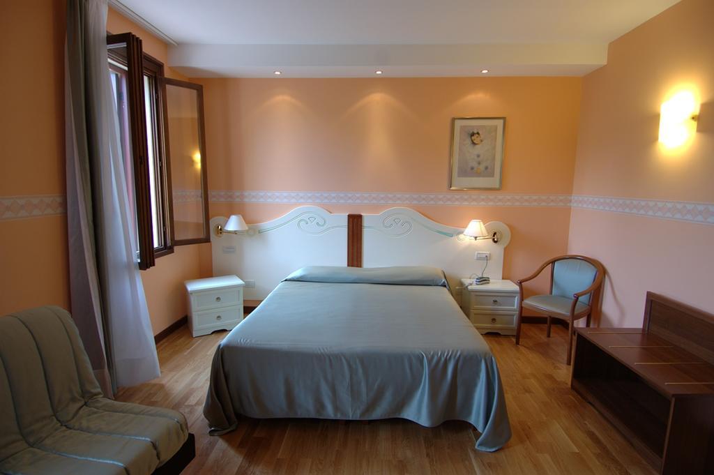 Albergo Ristorante Flora Vittorio Veneto Zimmer foto