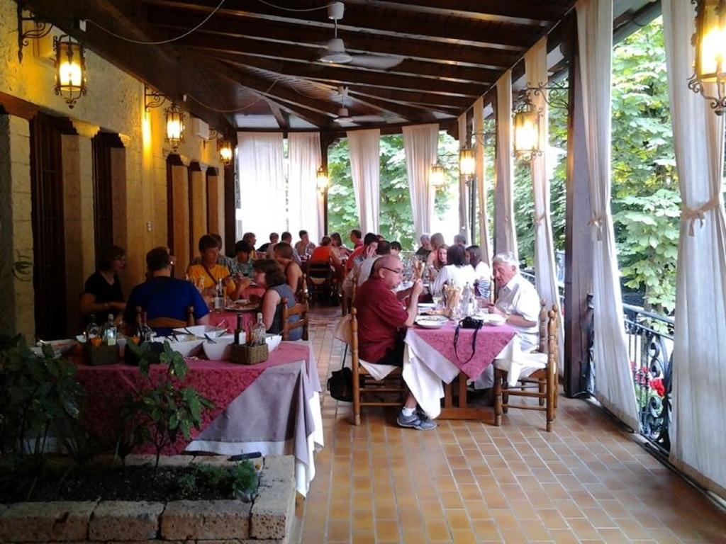 Albergo Ristorante Flora Vittorio Veneto Exterior foto