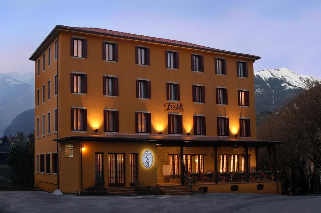 Albergo Ristorante Flora Vittorio Veneto Exterior foto